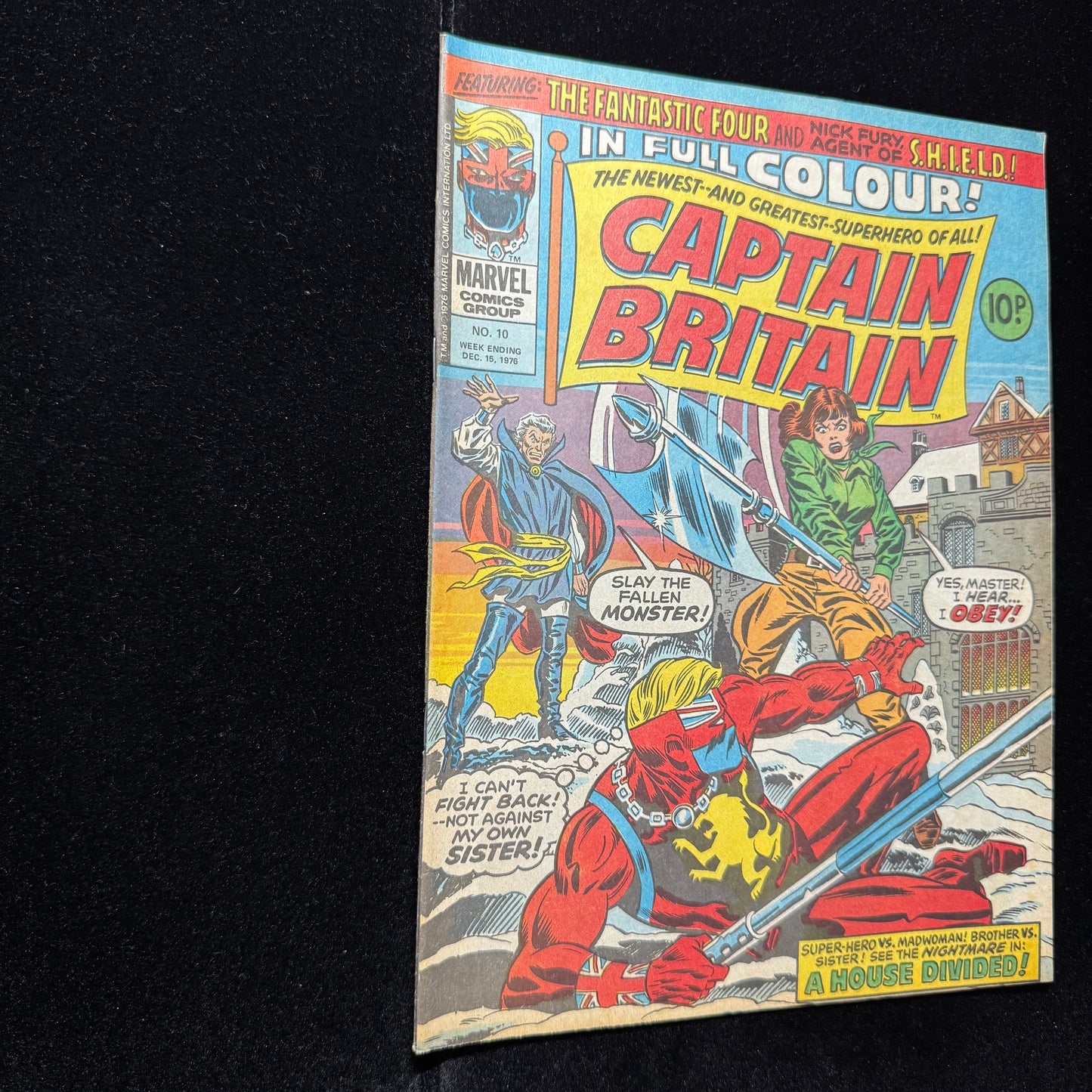 Captain Britain 10 - 1st Cover App Of Betsy Braddock - Bronze Age Marvel 1976