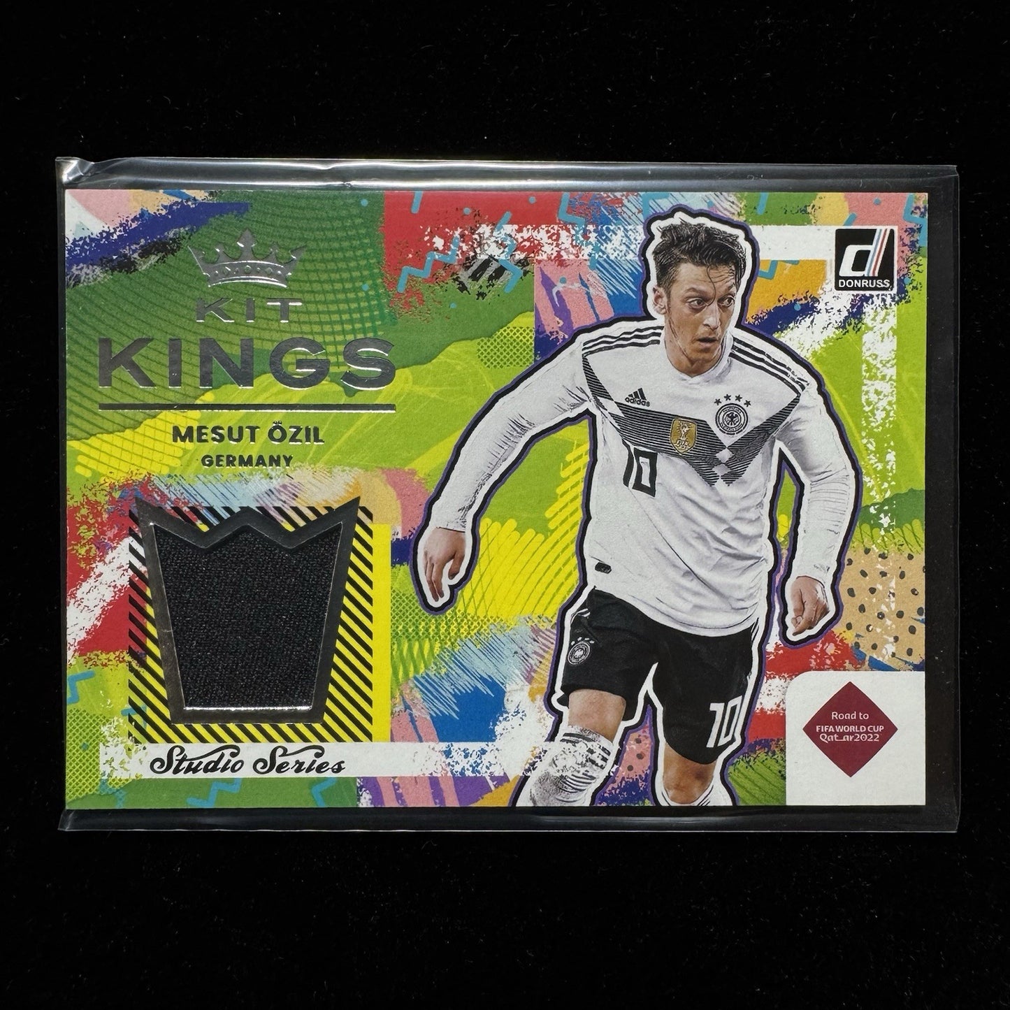 Mesut Ozil Kit Kings Patch Player Worn Donruss 2021-22 KK-OZL Germany