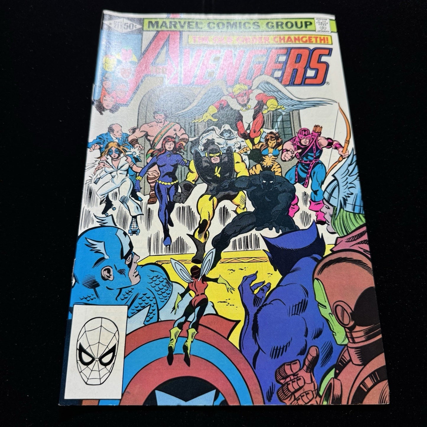 Avengers 211 - Tigra Joins The Avengers- Bronze Age Marvel Comics 1981
