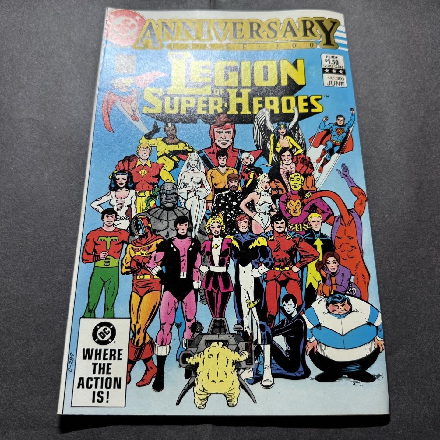 Legion Of Super-Heroes 300 - 1st Cameo App Of Garfield - Bronze Age Dc 1982