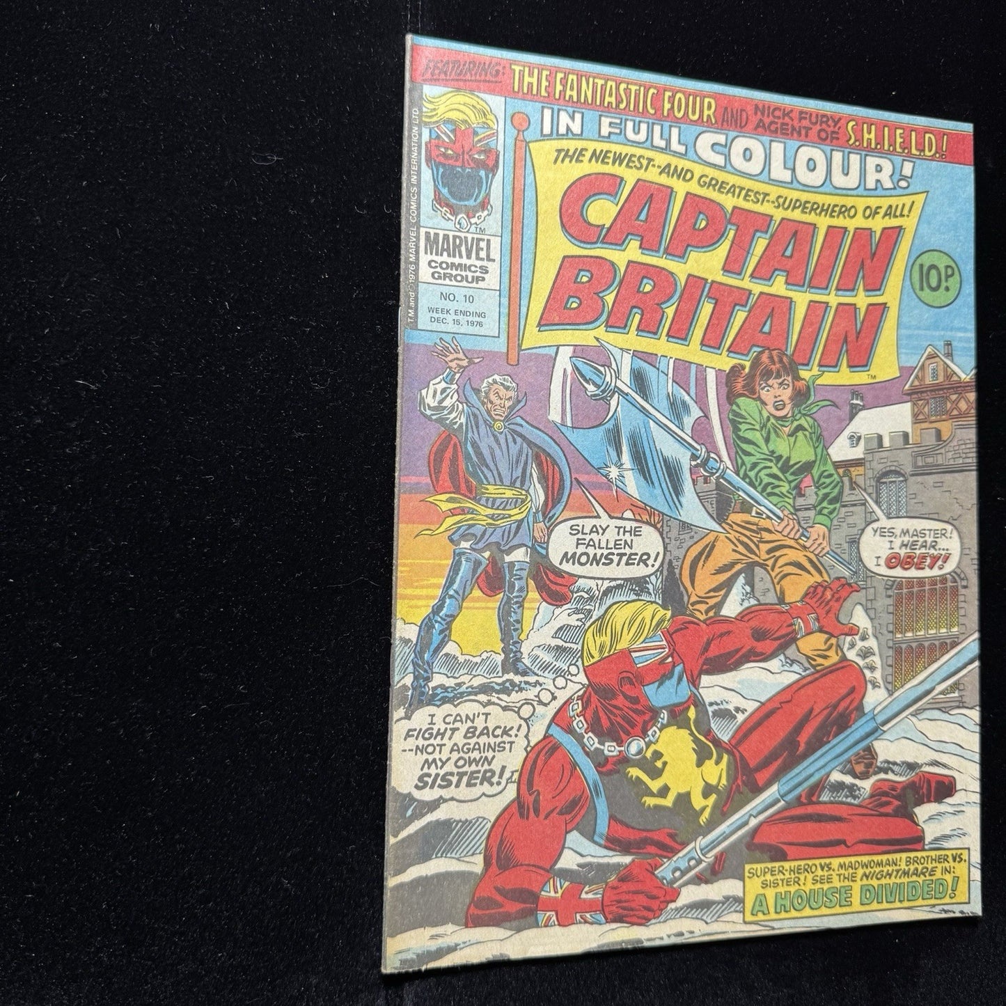 Captain Britain 10 - 1st Cover App Of Betsy Braddock - Bronze Age Marvel 1976