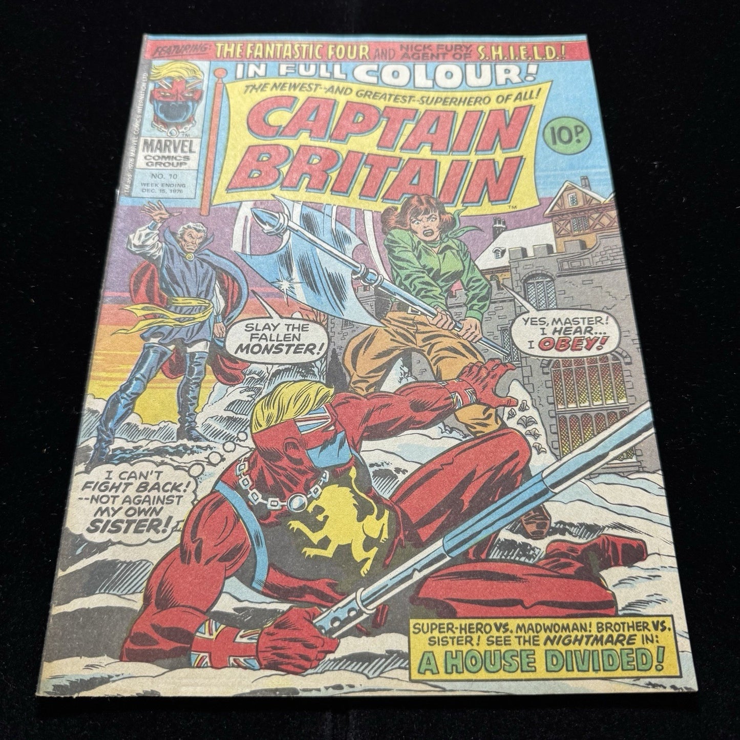 Captain Britain 10 - 1st Cover App Of Betsy Braddock - Bronze Age Marvel 1976