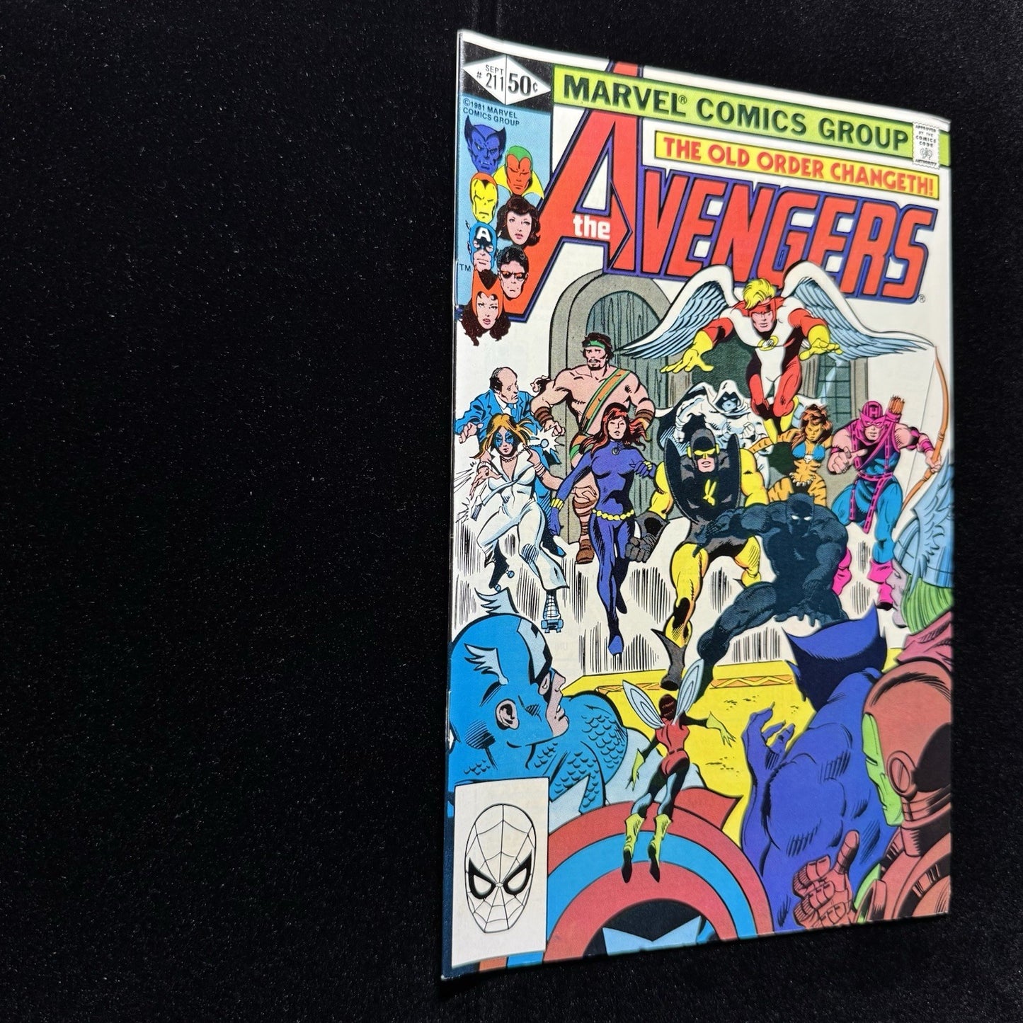 Avengers 211 - Tigra Joins The Avengers- Bronze Age Marvel Comics 1981