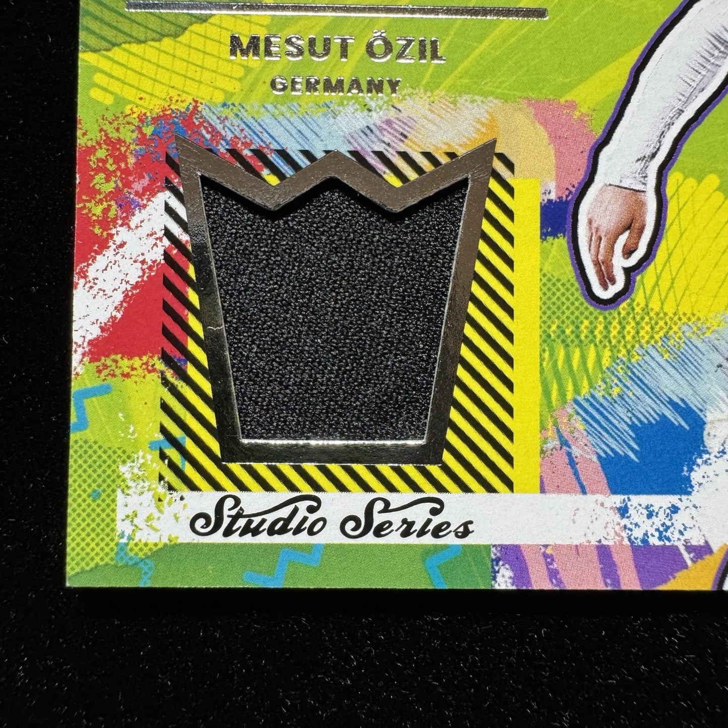 Mesut Ozil Kit Kings Patch Player Worn Donruss 2021-22 KK-OZL Germany